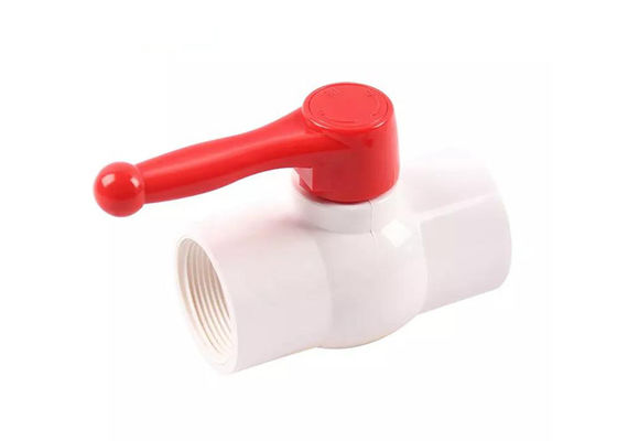 2 Dirección recta a través del tipo de válvula de bolas de PVC manual UPVC flujo de agua de control fijo